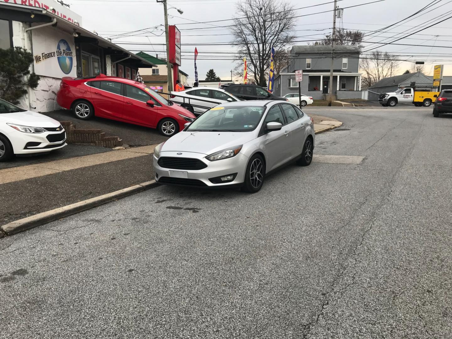 2018 Silver /Gray Ford Focus SE (1FADP3F24JL) with an 2.0 V4 engine, Automatic transmission, located at 577 Chester Pike, Prospect Park, PA, 19076, (610) 237-1015, 39.886154, -75.302338 - Photo#1